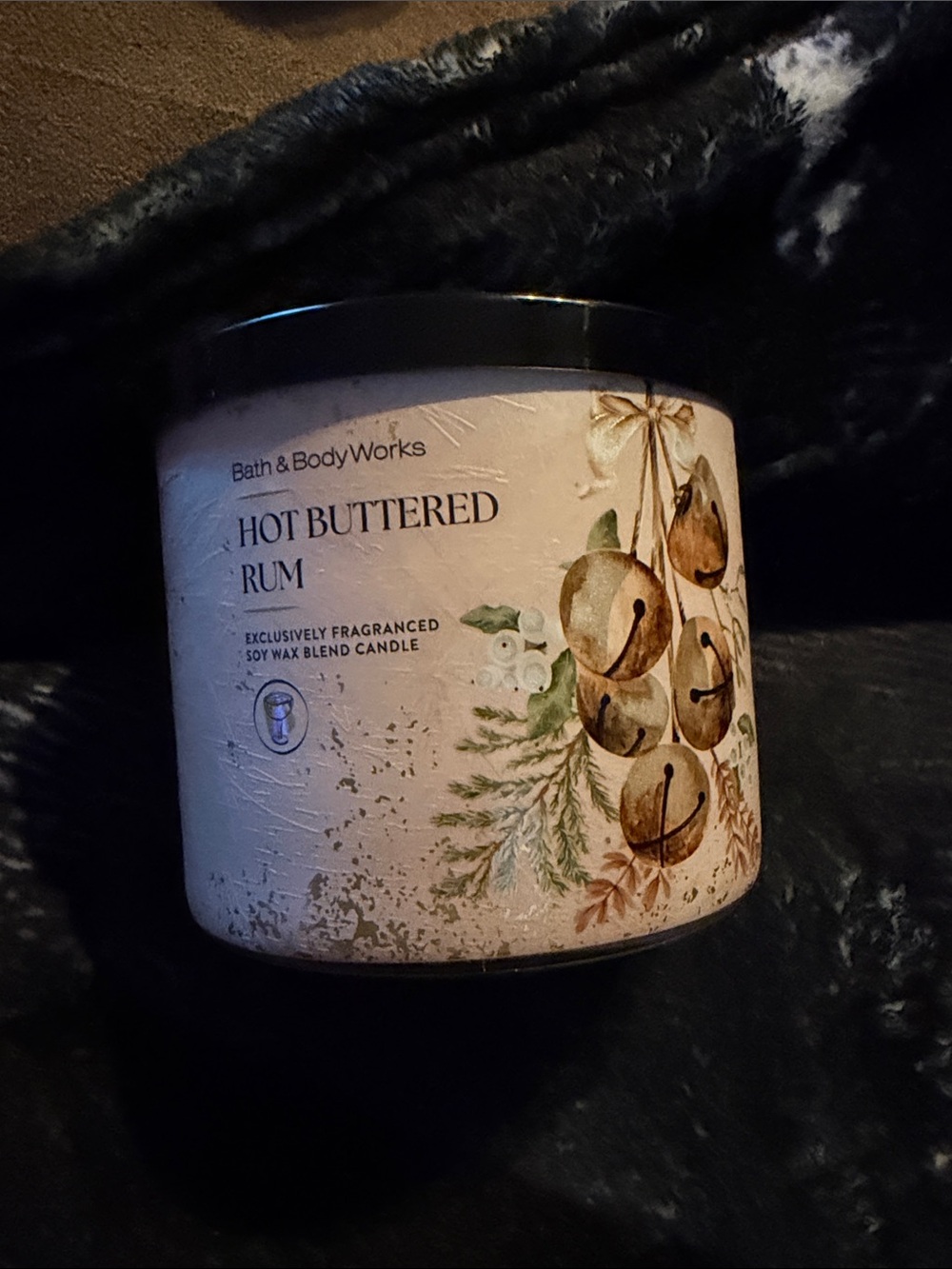 Bath & Body Works Hot Buttered Rum Candle — Cream, Gold, Green